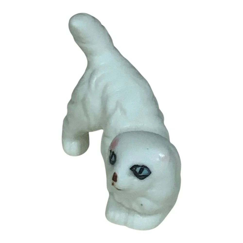 Vintage Porcelain Miniature White Persian Mama Cat Figurine With Two Kittens